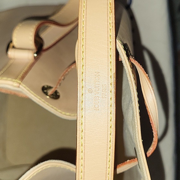 LOUIS VUITTON Leather Bucket Bag. Pre-Owned - Picture 6 of 8